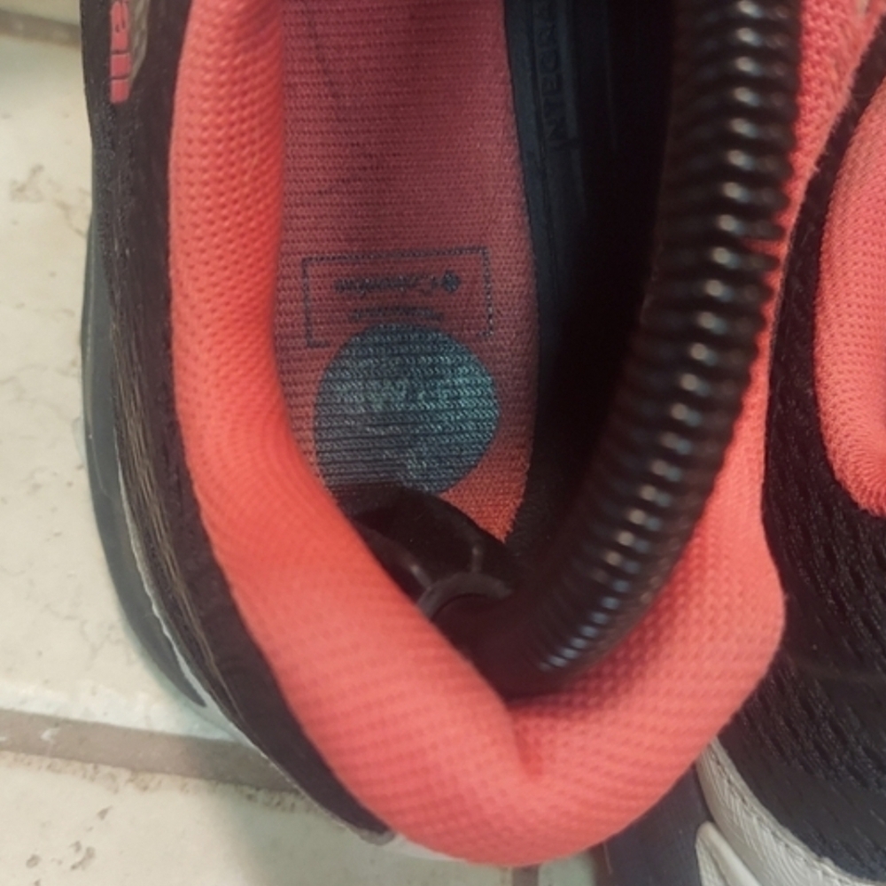 Columbia Womens Black and Red Athletic Sneakers - Picture 10 of 10